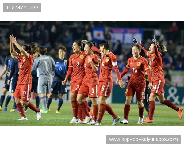 蹦床世界杯：中国选手空中翻腾惊艳裁判